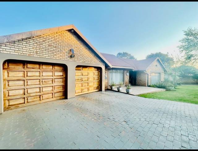 3 BEDROOM HOUSE FOR SALE IN VANDERBIJLPARK SE 3
